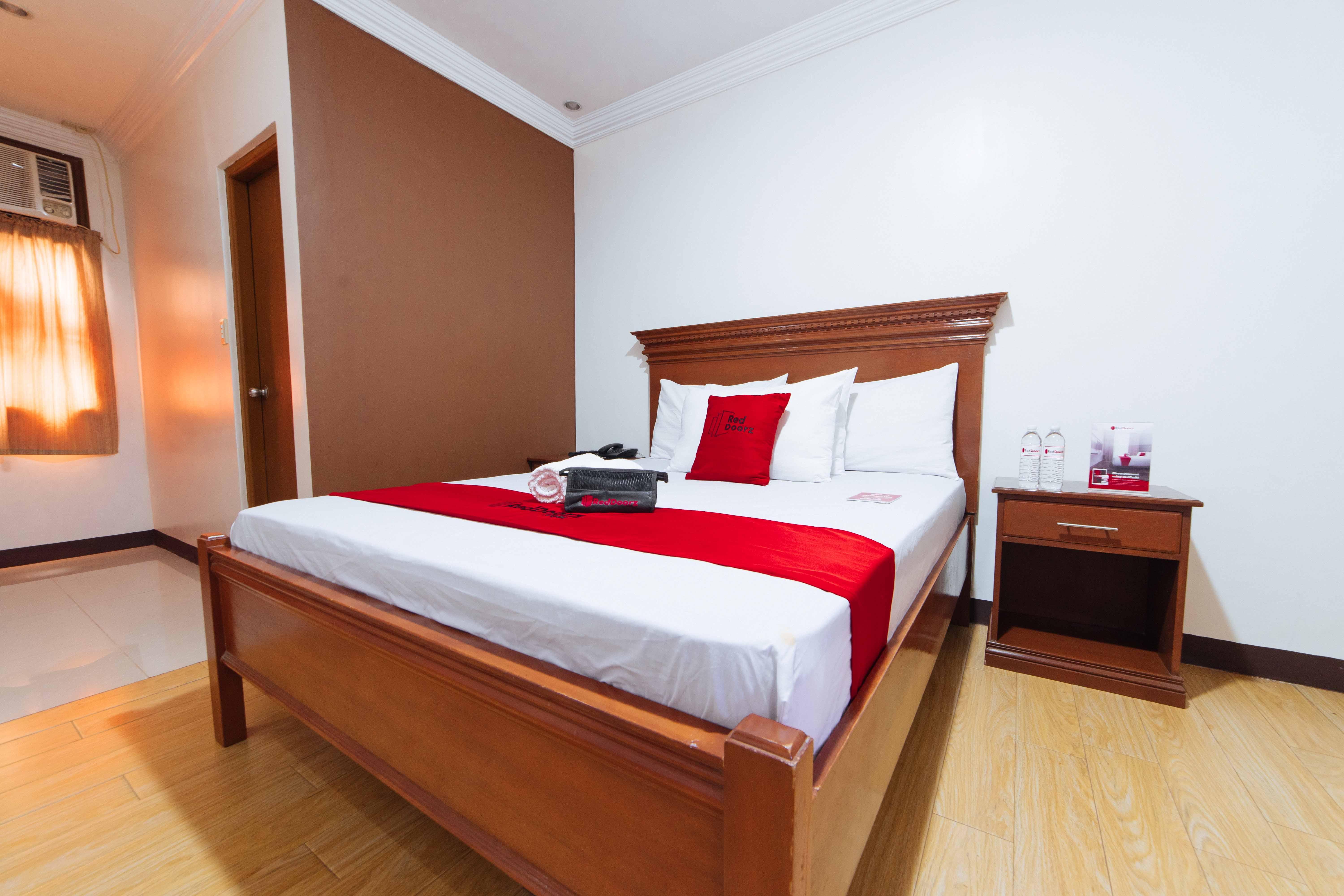Reddoorz Plus @ Starhomes Olivianville Tarlac City Exteriér fotografie