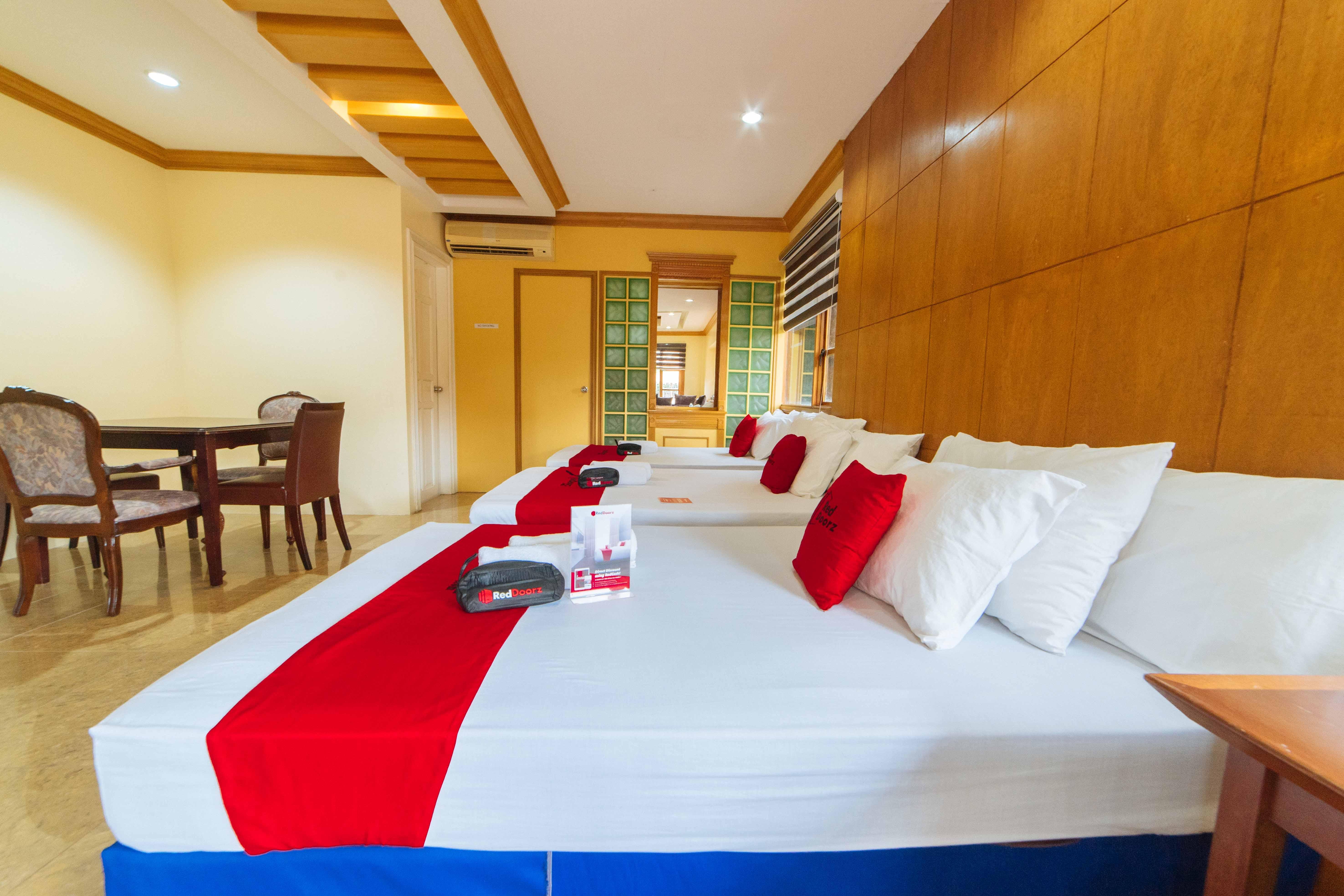 Reddoorz Plus @ Starhomes Olivianville Tarlac City Exteriér fotografie