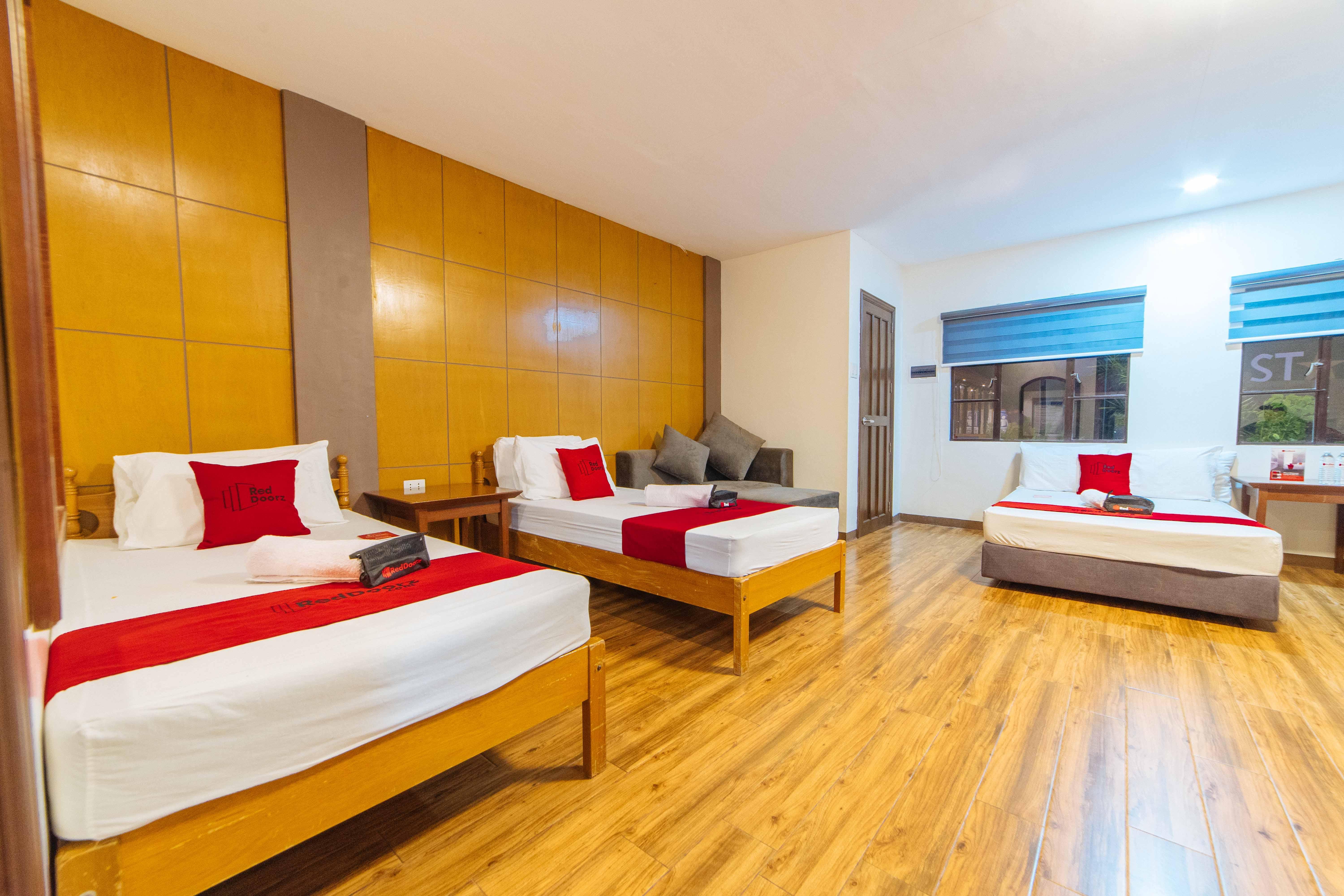 Reddoorz Plus @ Starhomes Olivianville Tarlac City Exteriér fotografie