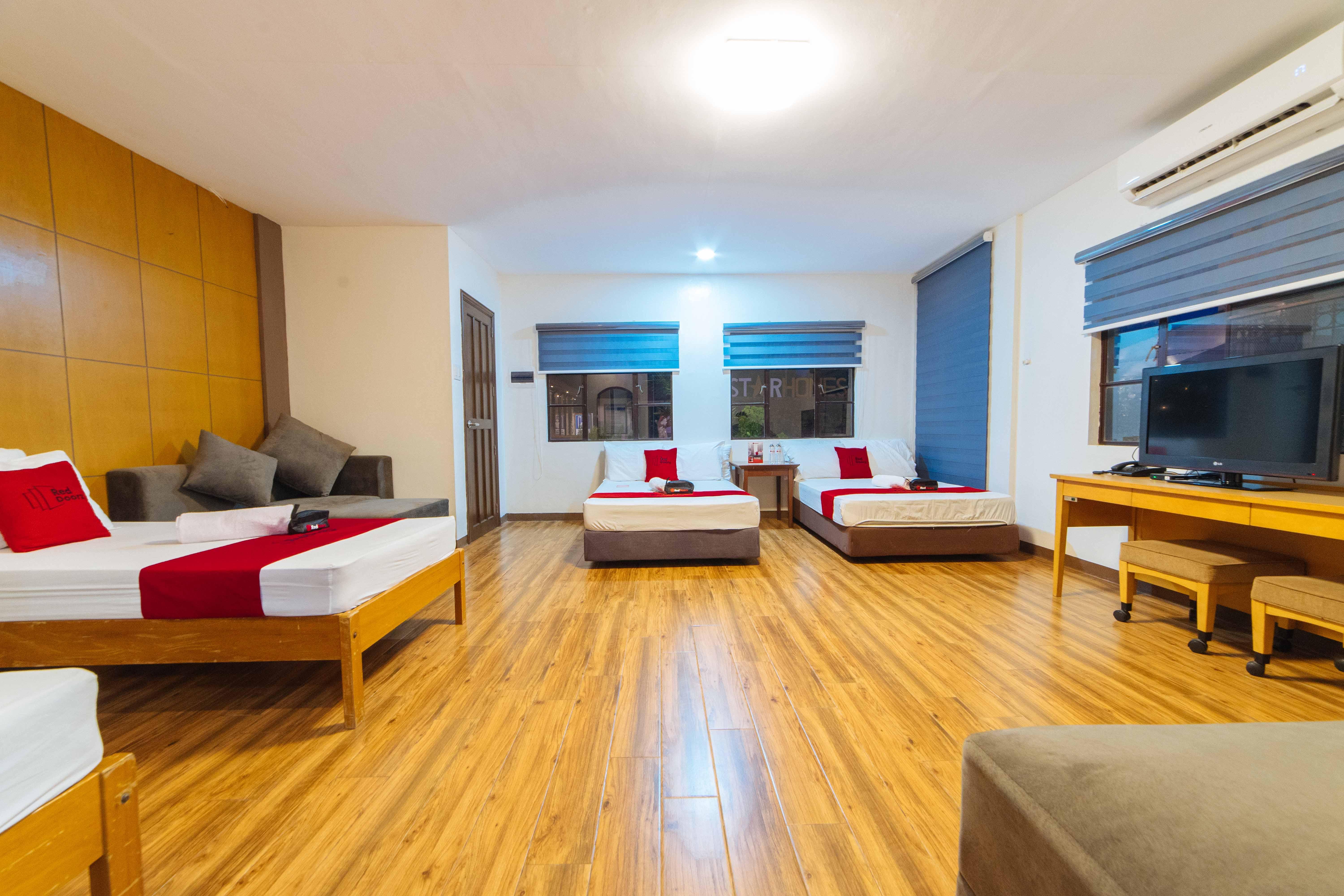 Reddoorz Plus @ Starhomes Olivianville Tarlac City Exteriér fotografie