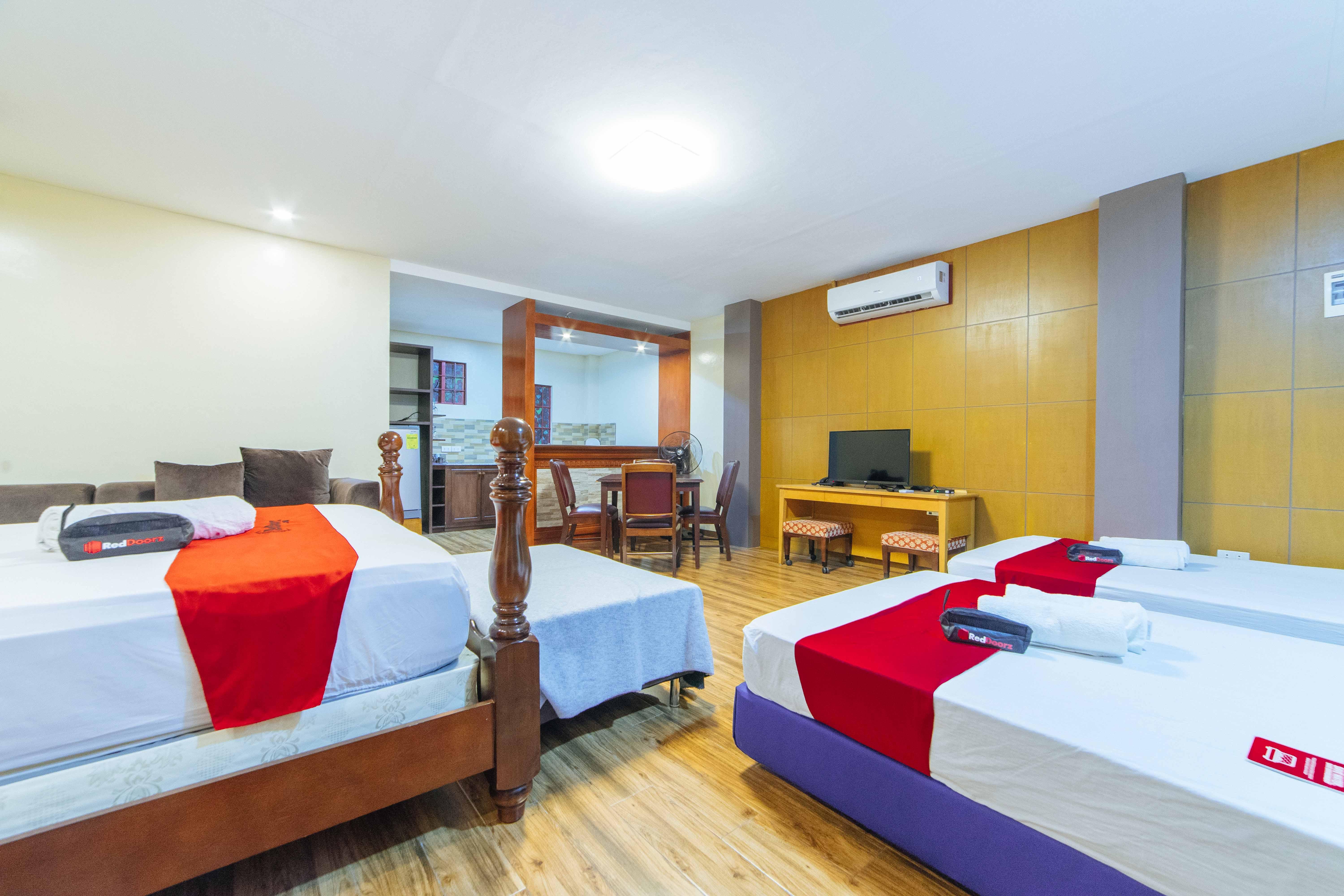 Reddoorz Plus @ Starhomes Olivianville Tarlac City Exteriér fotografie