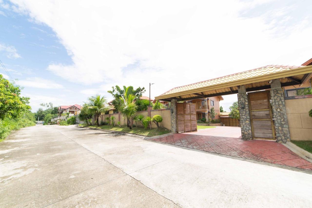 Reddoorz Plus @ Starhomes Olivianville Tarlac City Exteriér fotografie